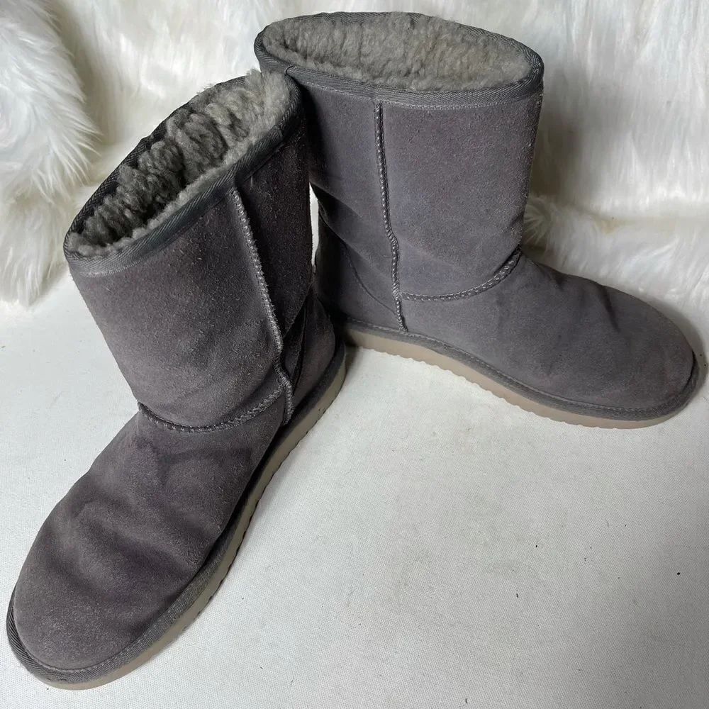 Koolaburra by UGG leather gray suede boots with sheep skin lining size 9